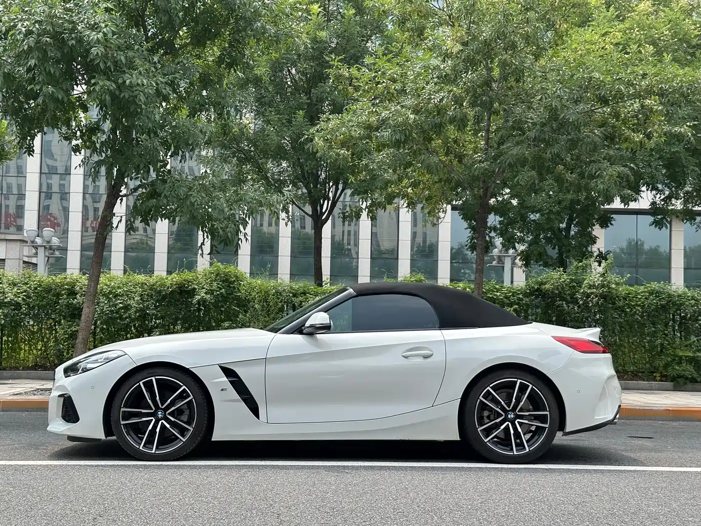 BMW Z4 2021 2020 sDrive 25i Scorching Sun Limited Edition