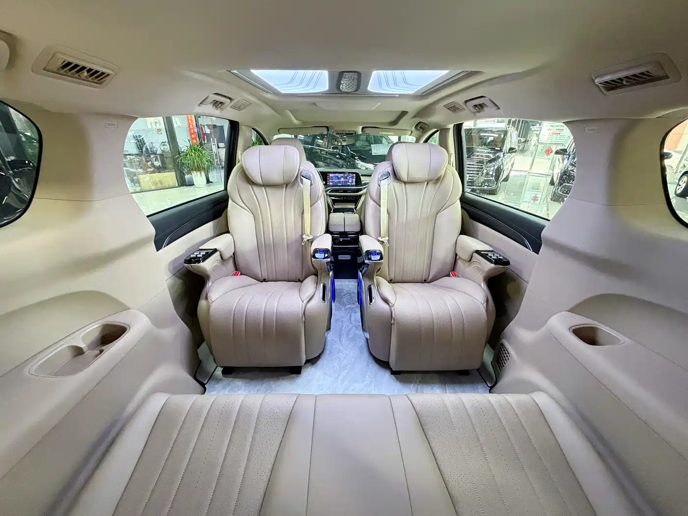 Buick GL8 2025 Land Business Class Comfort DG Edition фото 8