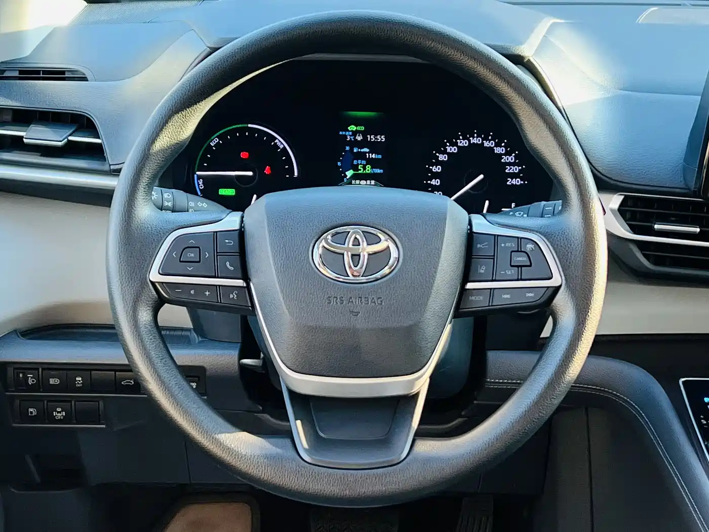 Toyota Granvia 2023 2.5L Hybrid Luxury Edition фото 6