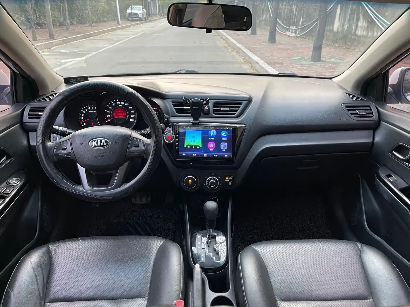 Kia K2 2012 Hatchback 1.6L AT Premium фото 5