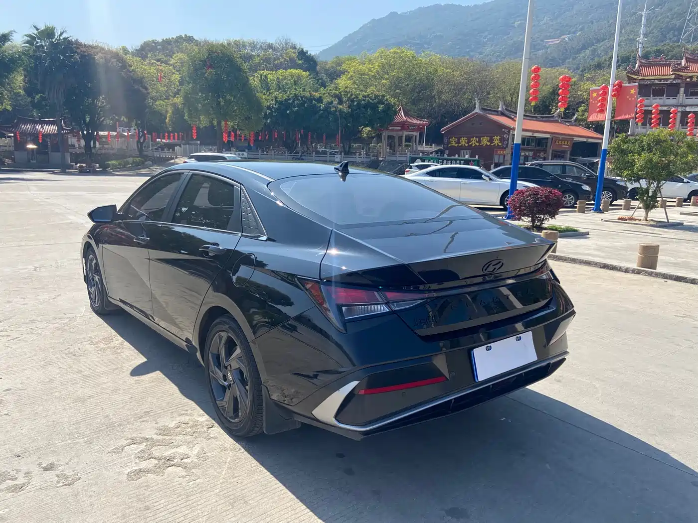 Hyundai Elantra 2023 1.5L CVT GLX Elite Edition фото 9