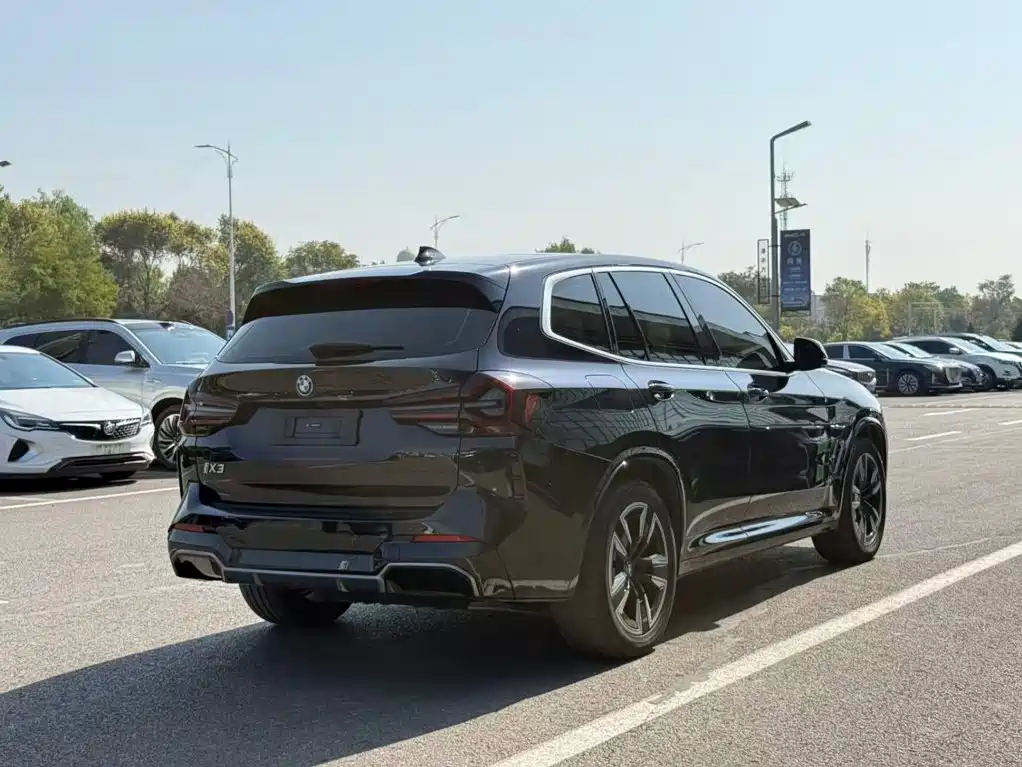 صورة 16 - BMW iX3