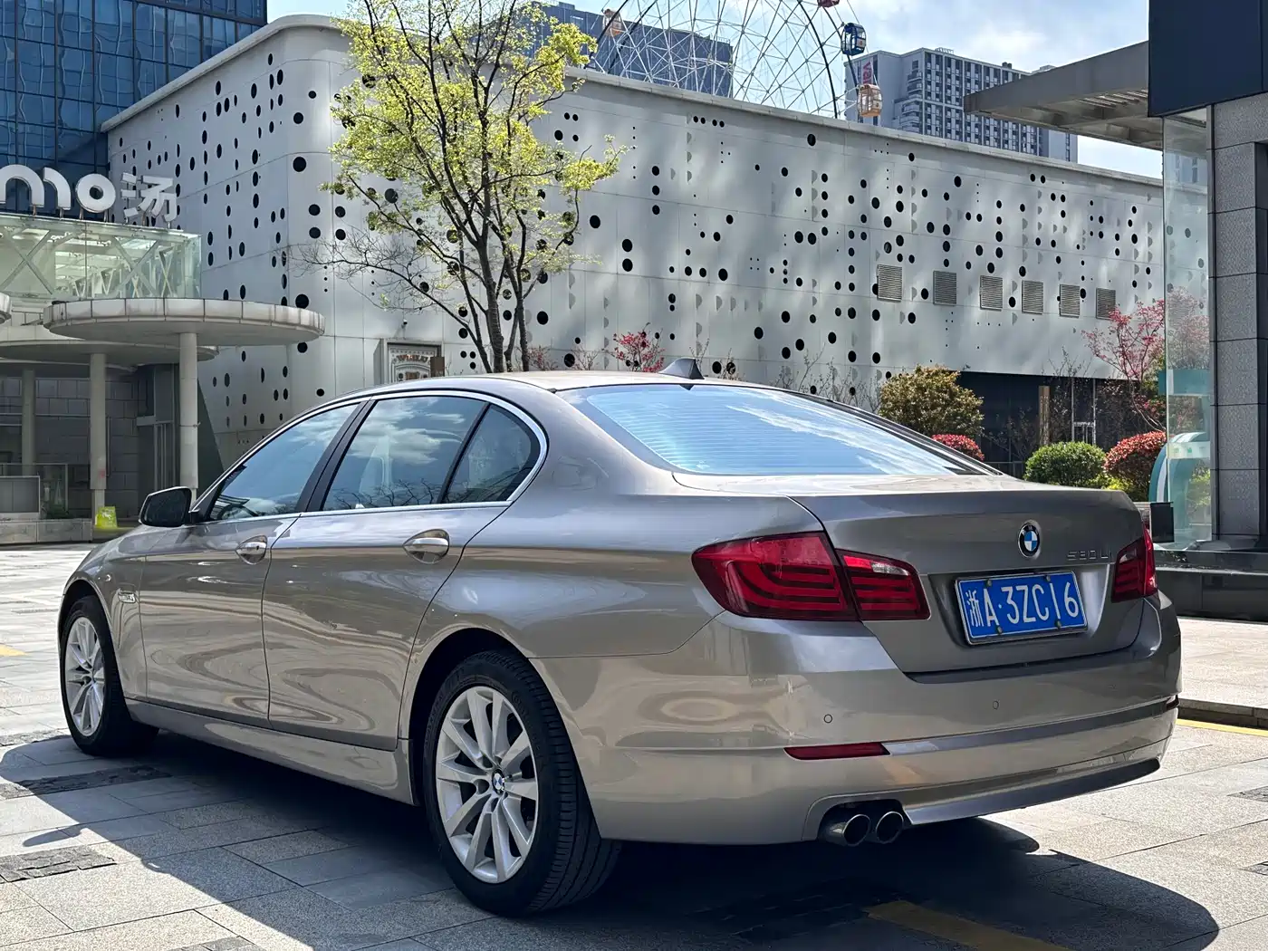 BMW 5 Series 2013 530Li Leadership фото 6