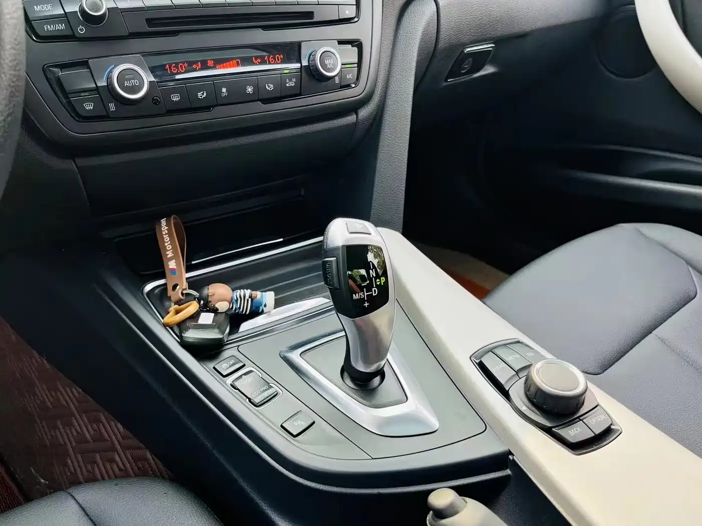 BMW 3 Series 2014 320Li Fashion фото 9