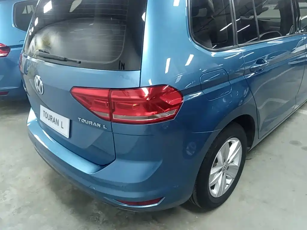 Фото 8 - Volkswagen Touran