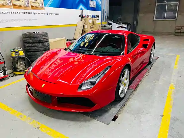 FERRARI 488