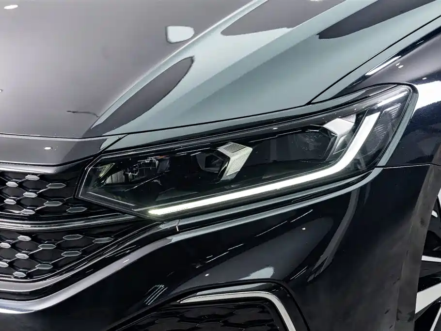 Volkswagen Passat 2022 330TSI Starlight Elite Edition фото 4