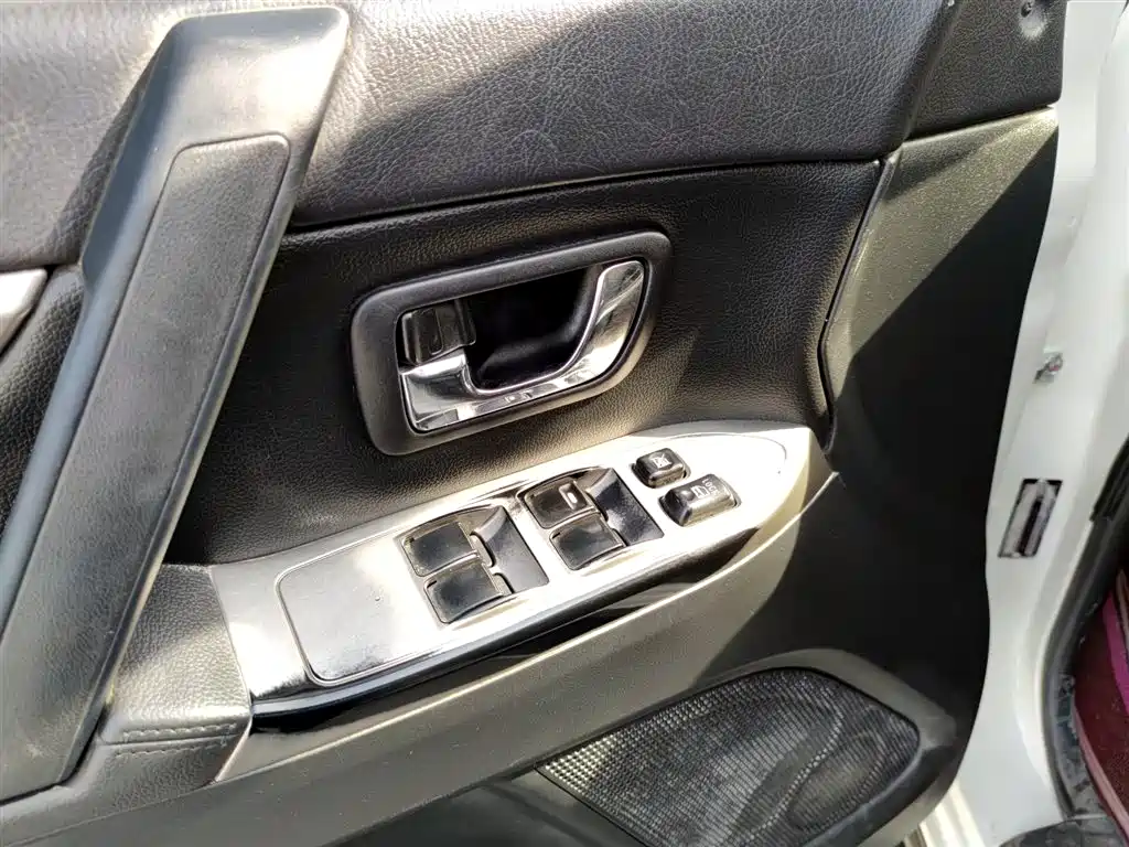 Mitsubishi Pajero (Import) 2020 Collector's Edition 3.0L Auto Premium Off-road фото 15