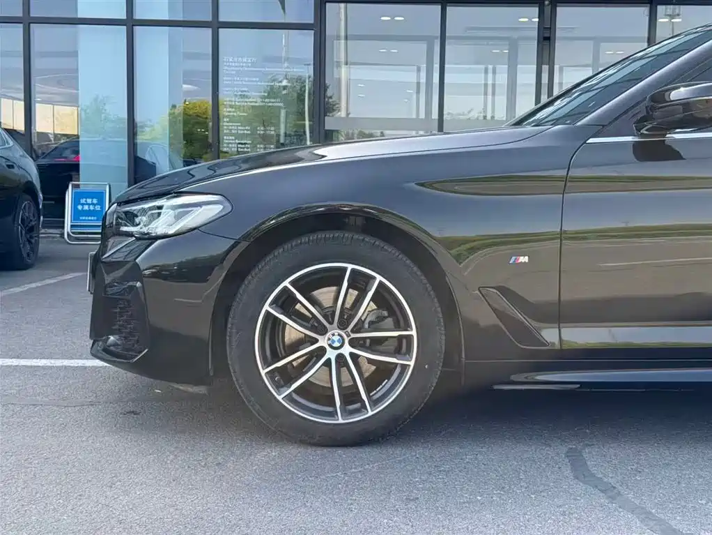 BMW 5 Series 2022 525Li M Sport Package фото 2