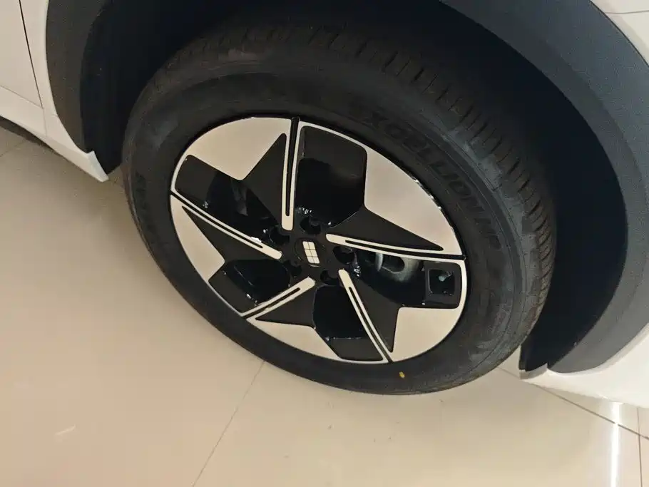 Фото 6 - Geely Galaxy Galaxy E5