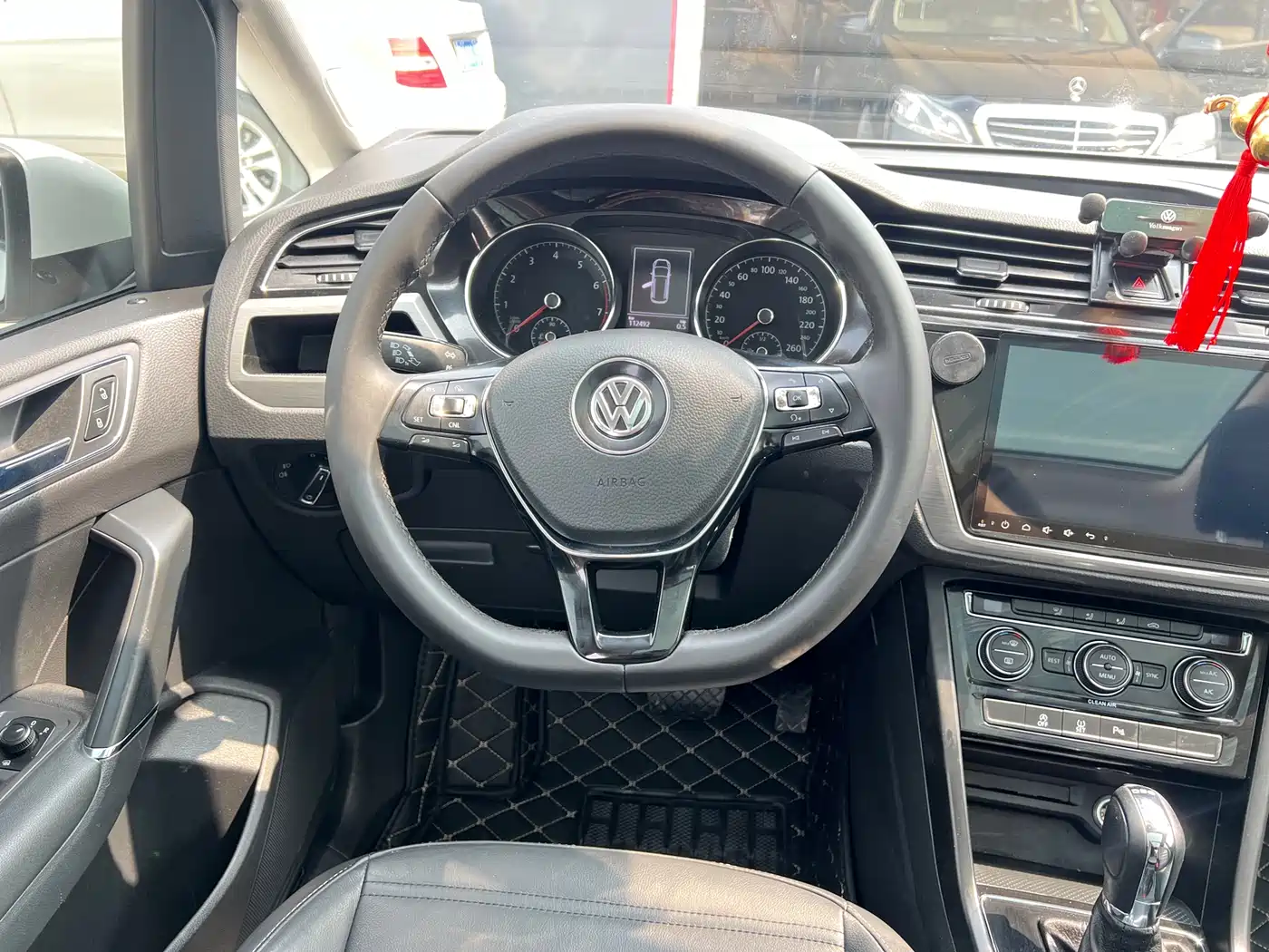 Volkswagen Touran 2016 Touran L 280TSI DSG Luxury фото 15