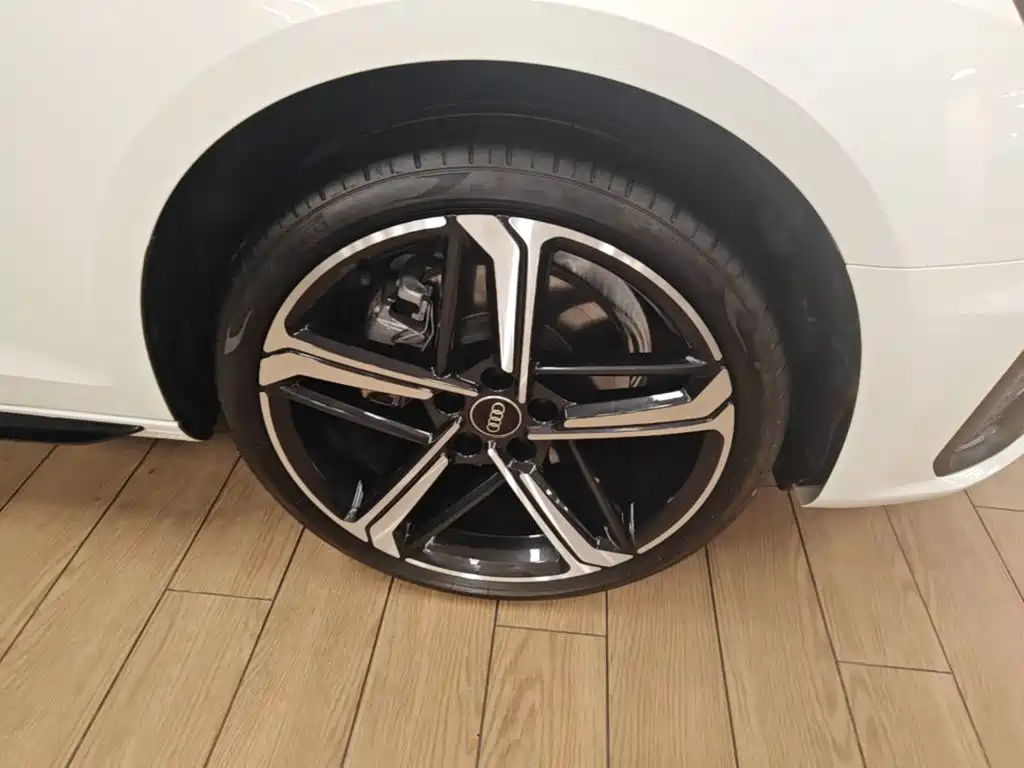 Audi A4L 2025 2024 40 TFSI Luxury Dynamic