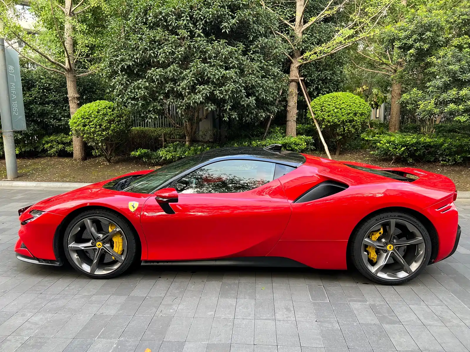 Фото 4 - Ferrari SF90