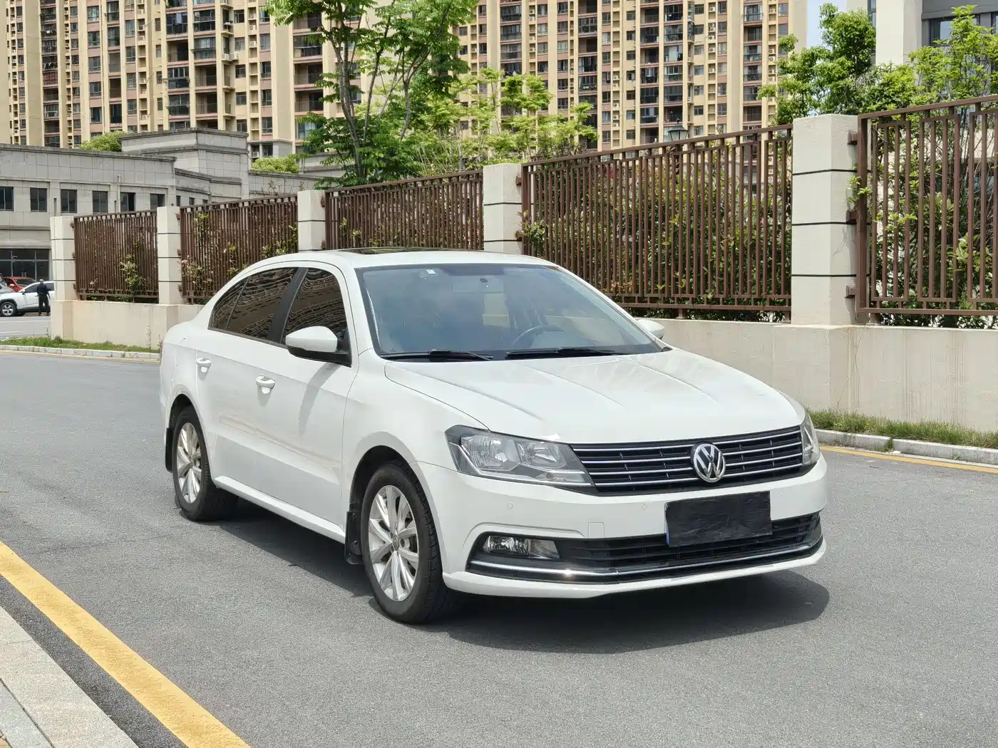 Volkswagen Lavida 2017 1.6L Automatic Comfort Edition фото 3