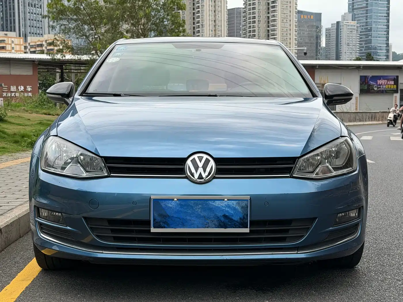 Volkswagen Golf 2017 1.6L Auto Comfort Millionth Edition фото 4
