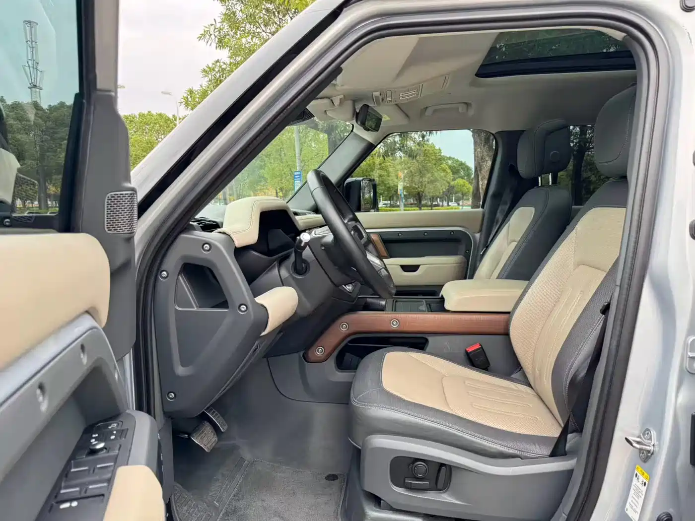 Land Rover Defender 2020 Model 110 P400 HSE фото 3