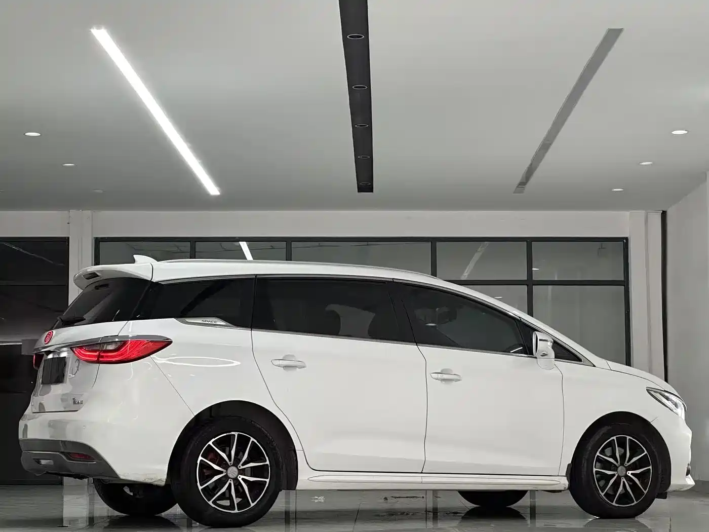 BYD Song MAX 2017 1.5T Auto Smart Connect Premium 7-seater фото 12