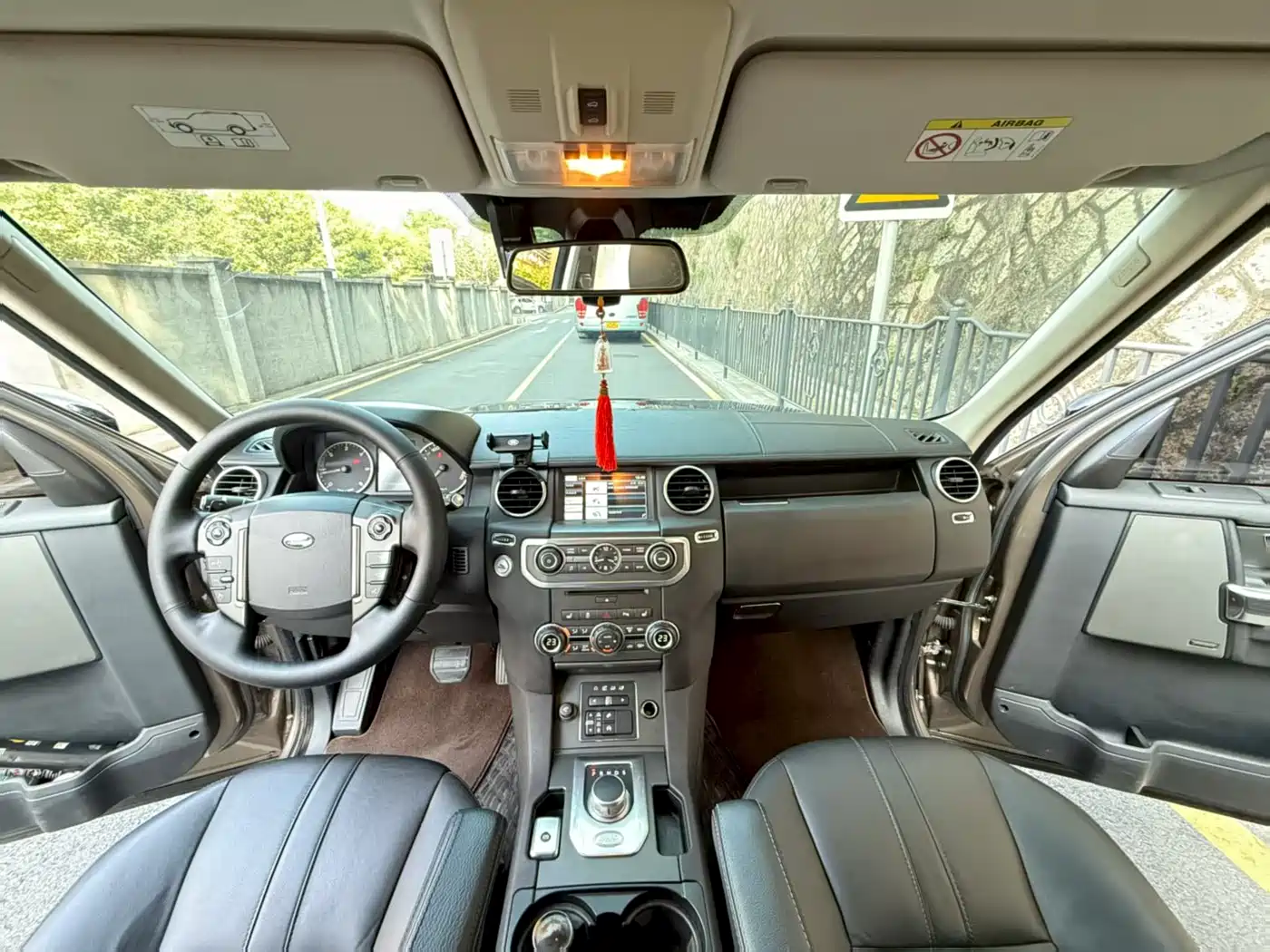 Фото 9 - Land Rover Discovery