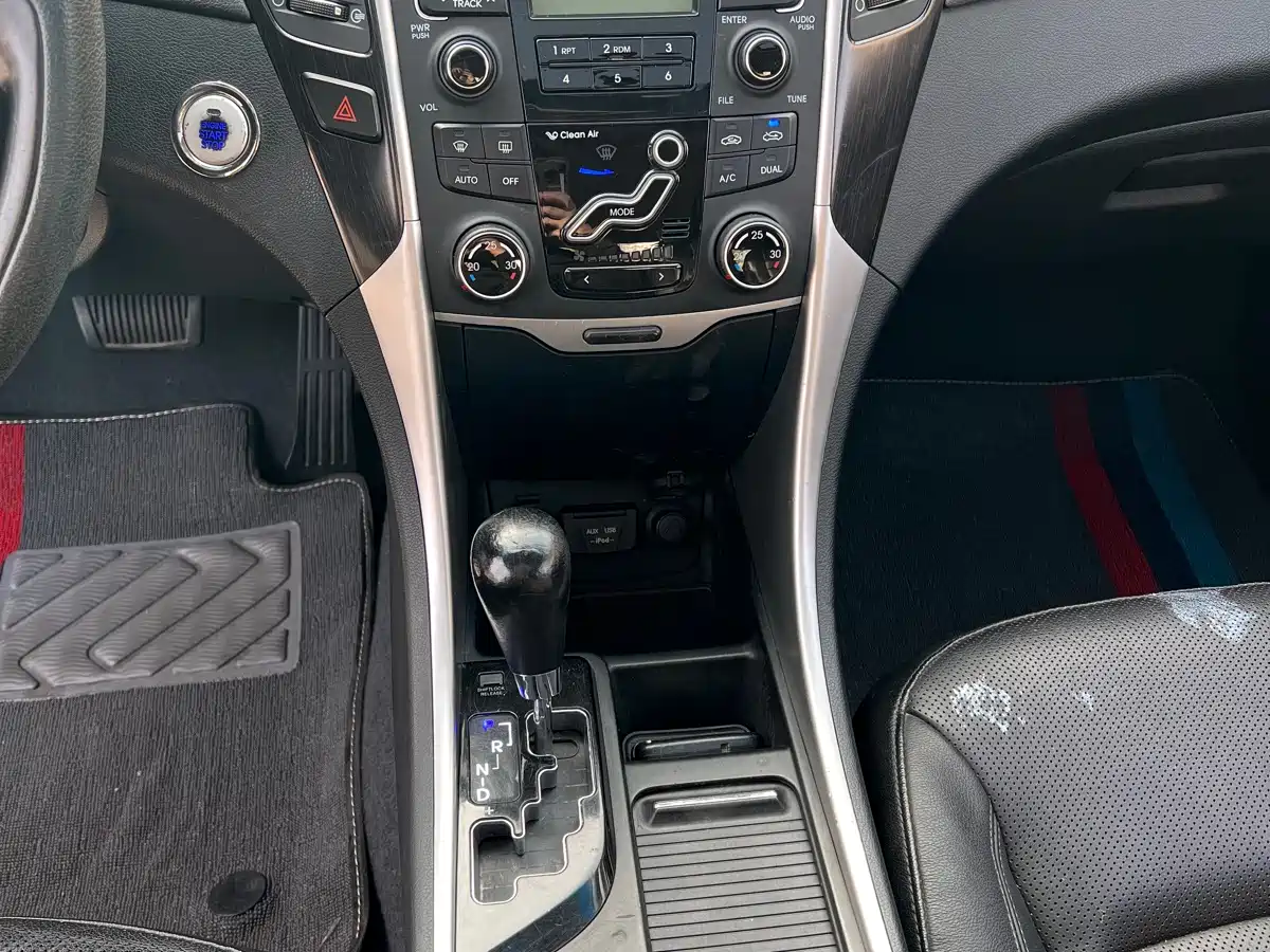Hyundai Sonata 2013 2.0L Automatic Luxury Edition фото 9