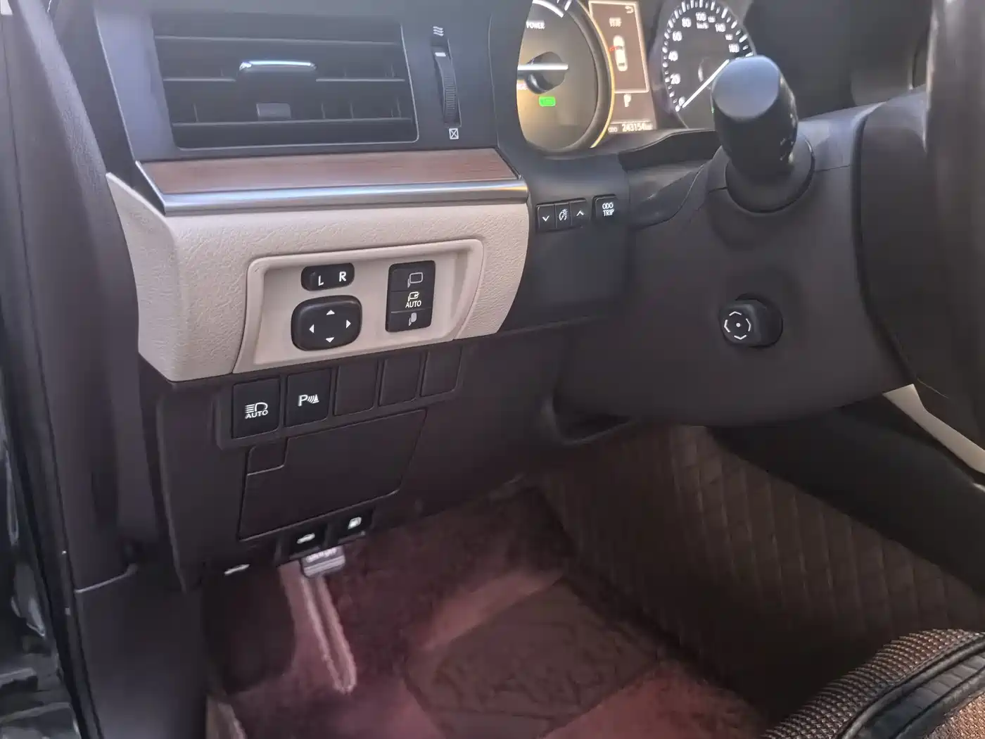 Фото 21 - Lexus ES