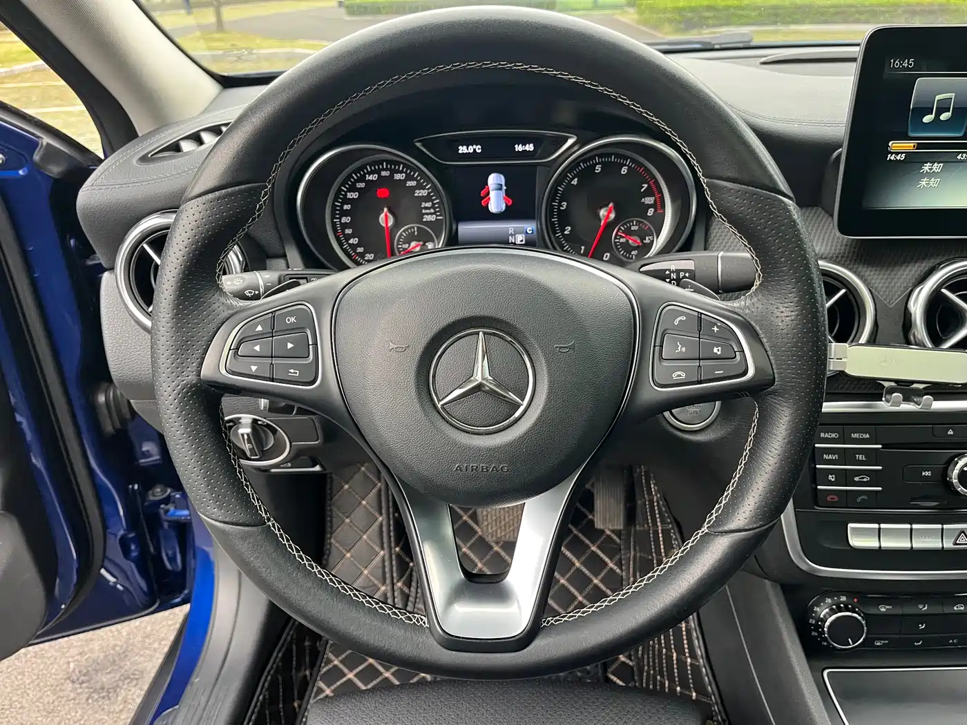 Mercedes-Benz GLA 2017 GLA 200 Fashion фото 13