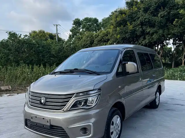 Forthing Lingzhi 奋斗款 M5L 1.6L 舒适型 7座