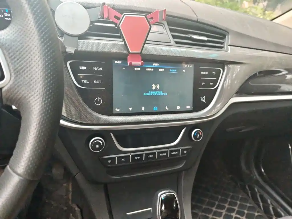 Фото 6 - Geely Emgrand
