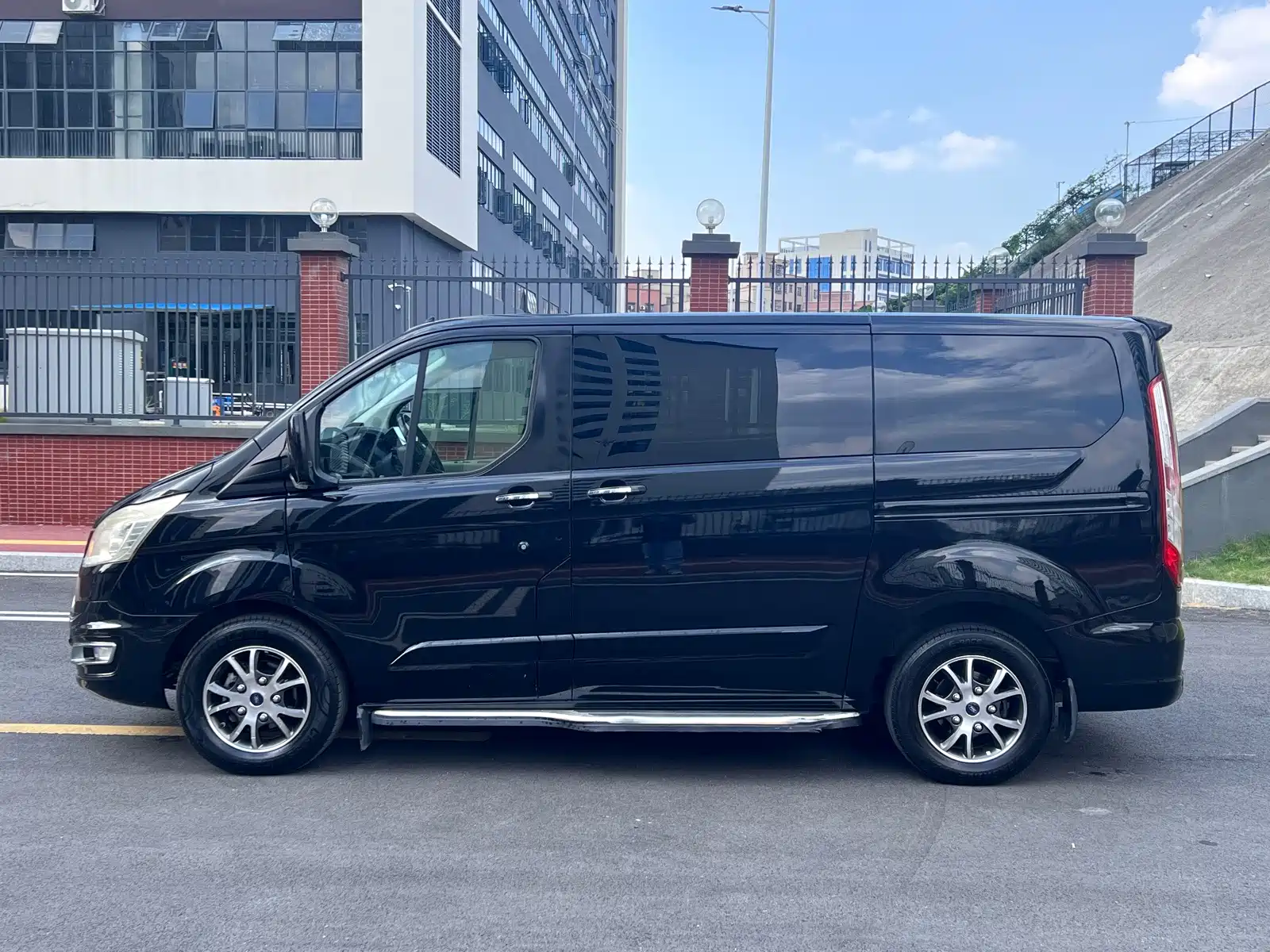 Photo 8 - Ford Tourneo