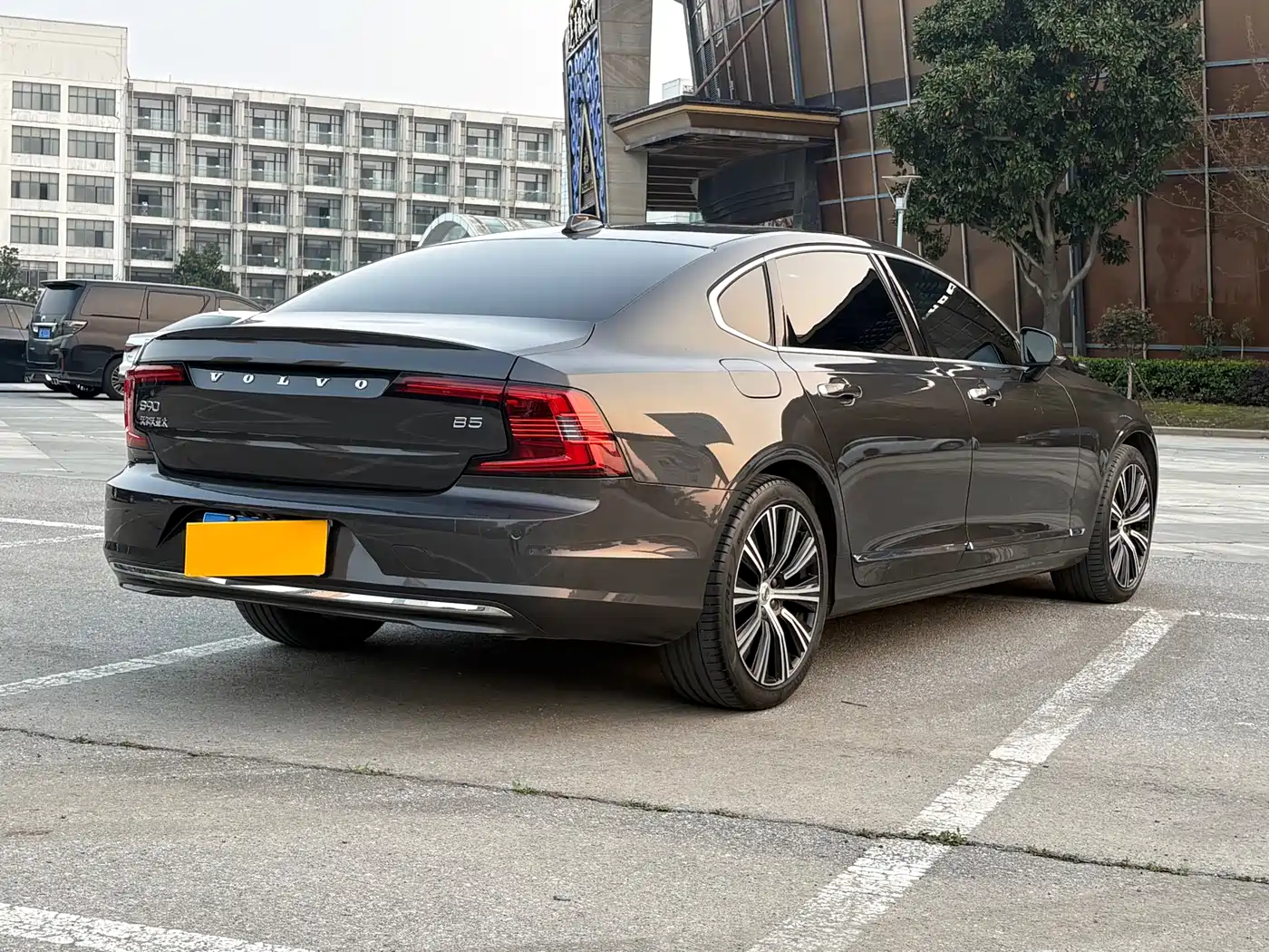 VOLVO S90