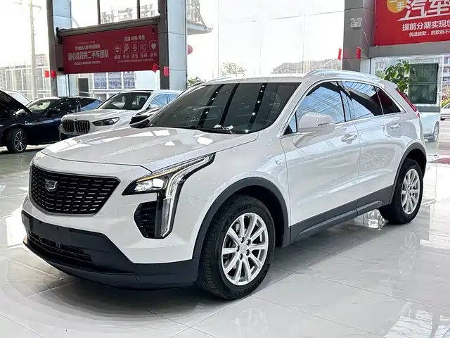 CADILLAC XT4