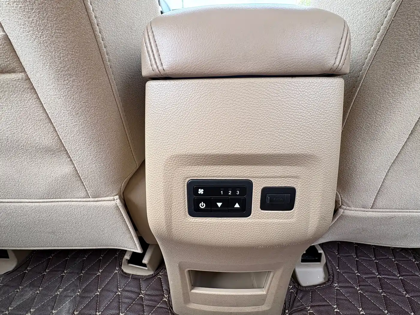 Baojun 730 2018 2016 1.5L Manual Premium 7-Seater (China V)