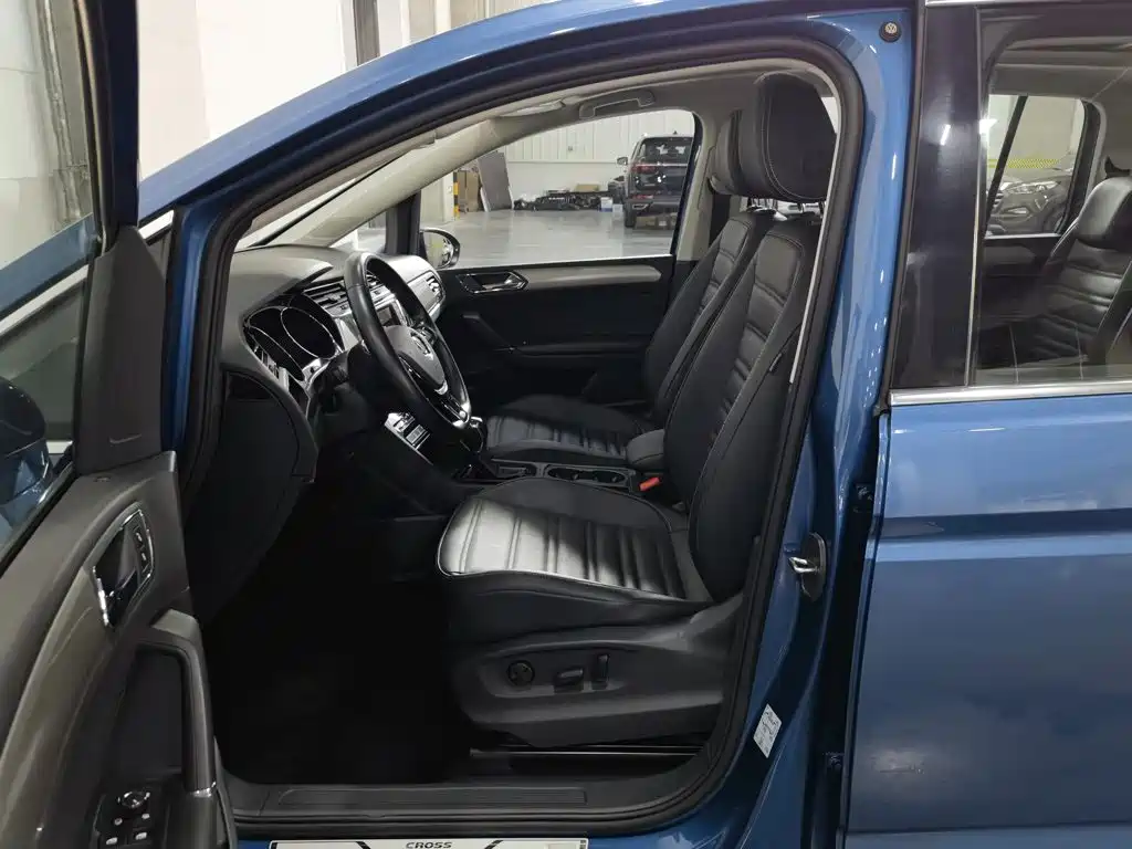Volkswagen Touran 2021 2021 Touran L 280TSI DSG Cross Edition 7-seater