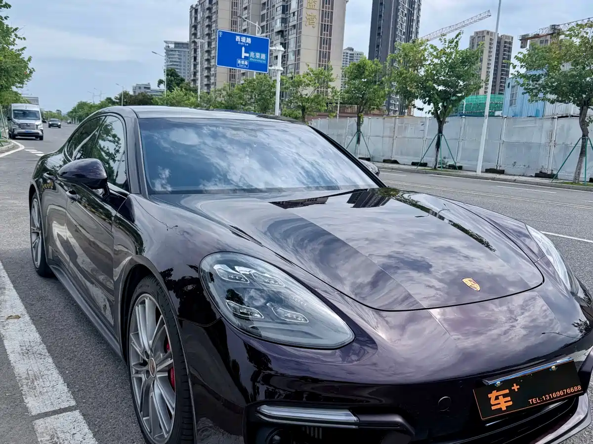 PORSCHE PANAMERA