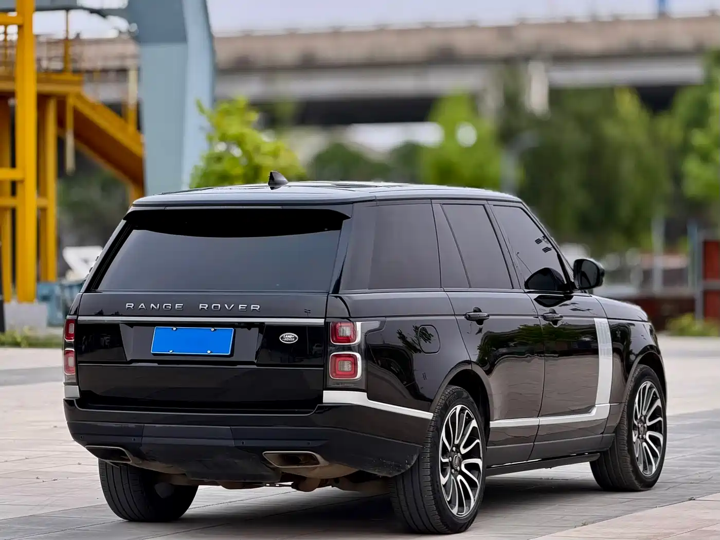Land Rover Range Rover 2020 3.0 L6 Shengshi Edition фото 6