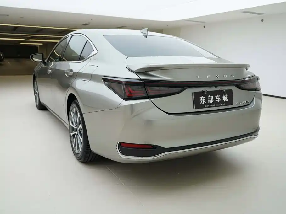 Фото 4 - Lexus ES