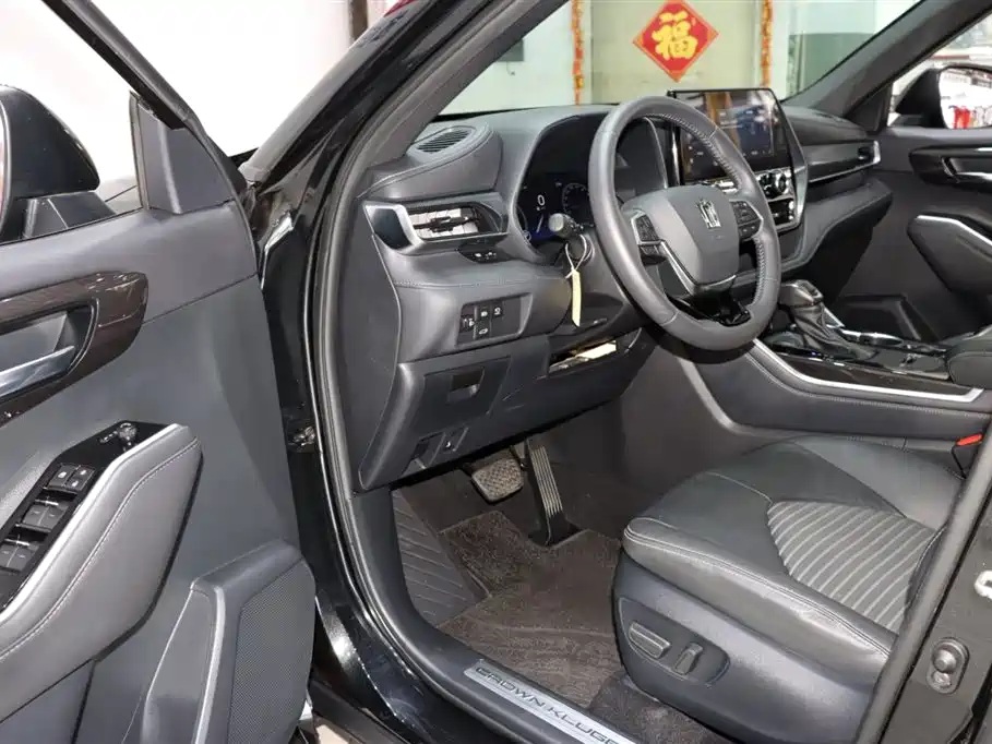 Toyota Crown Kluger 2022 2.5L HEV 4WD Premium Edition фото 9