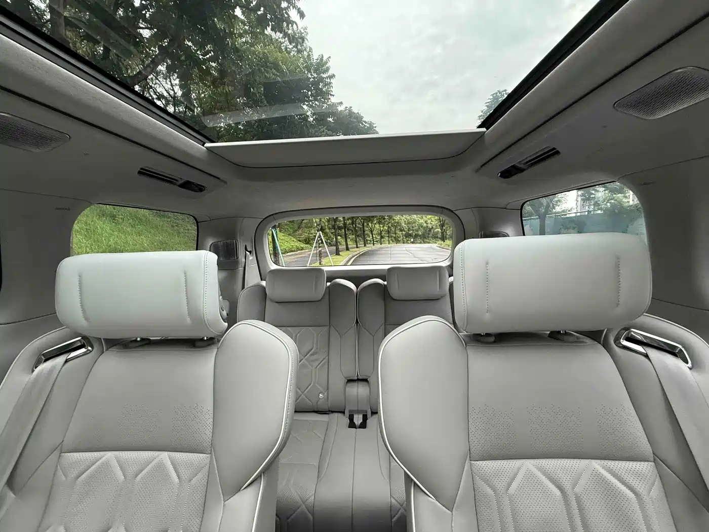 Volvo EM90 2024 2025 Ultra Six-Seater