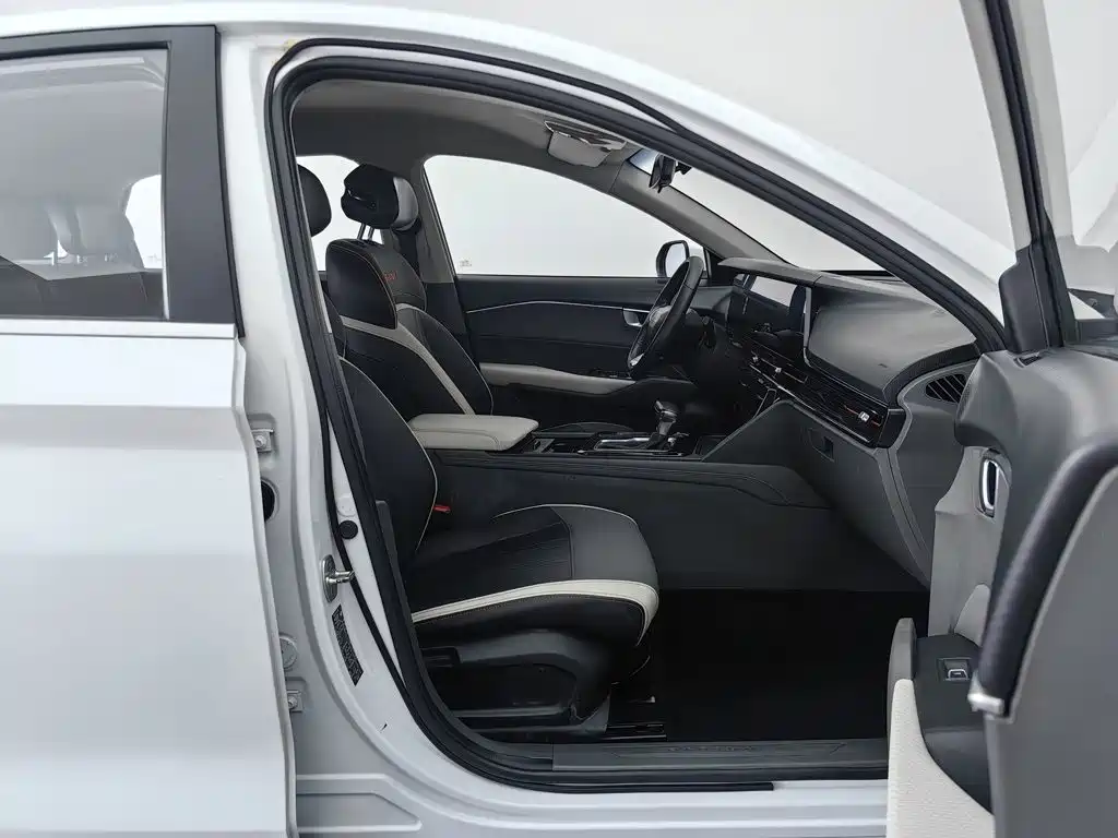 Baojun RC-6 2020 2019 1.5T CVT 24-hour Online Premium