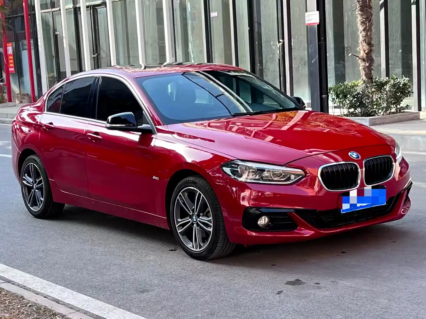 BMW 1 Series 2018 118i Sport Edition фото 3
