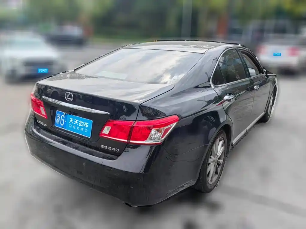 Фото 5 - Lexus ES