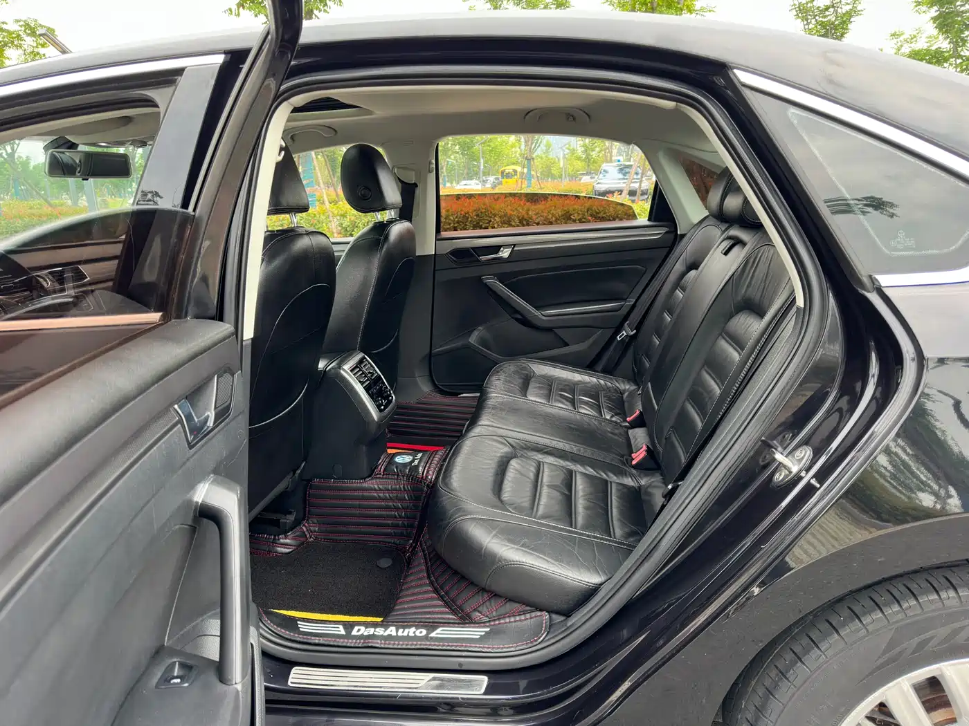 صورة 12 - Volkswagen Passat