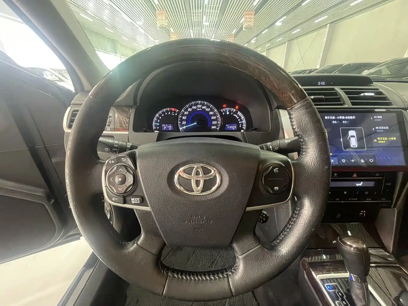 Toyota Camry 2016 2.5G 10th Anniversary Luxury Navigation Edition фото 8
