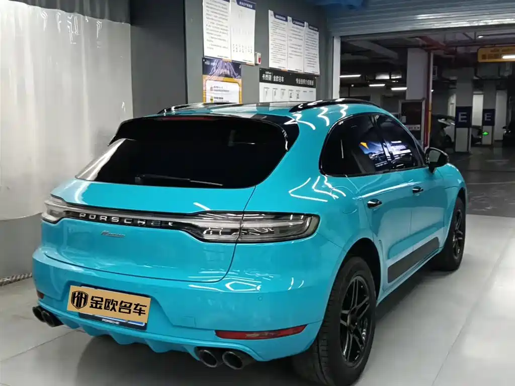 PORSCHE MACAN