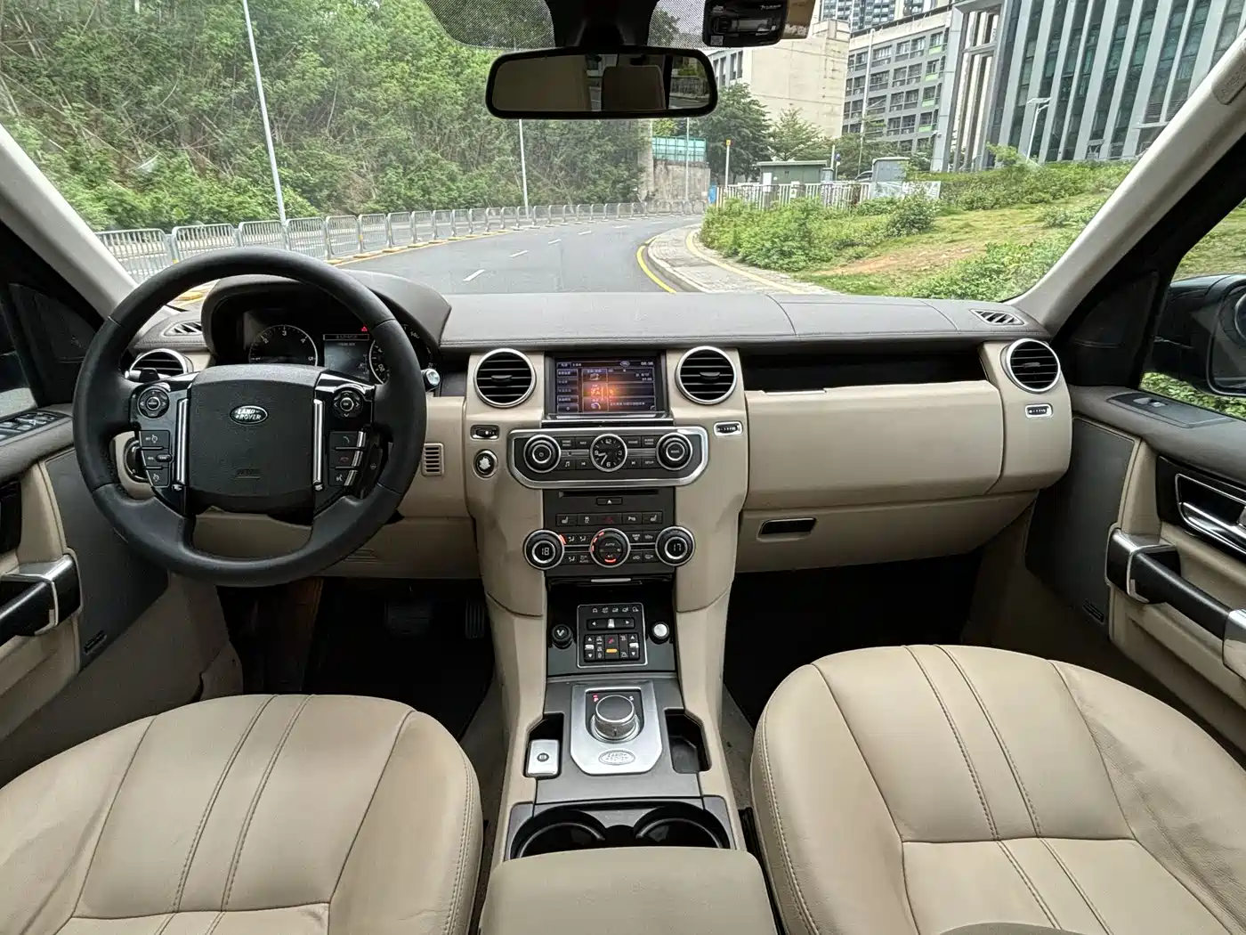 Land Rover Discovery 2013 3.0 SDV6 Black Premium Limited Edition фото 7