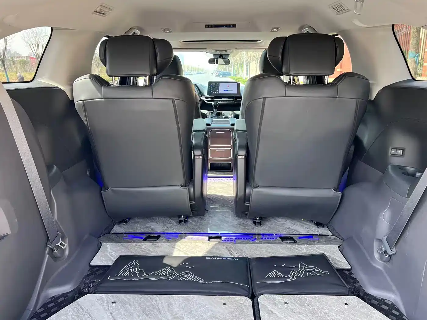 Toyota Sienna 2024 2.5L Hybrid Premium Edition фото 13