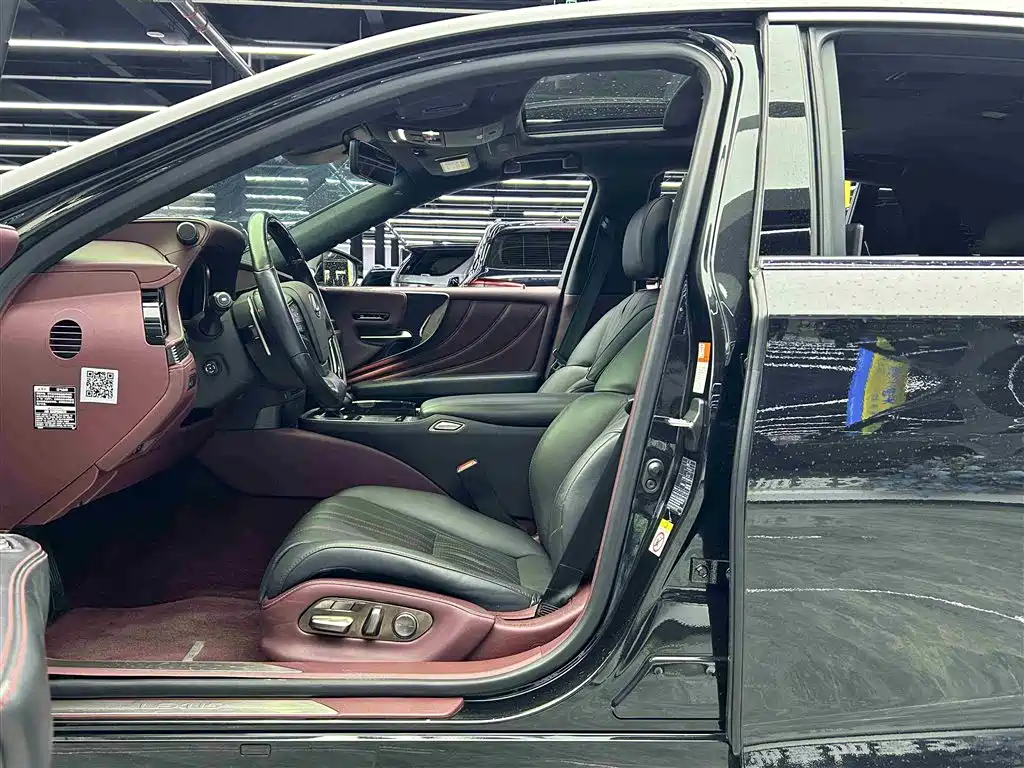 Lexus LS 2018 500h Executive Edition China V фото 8