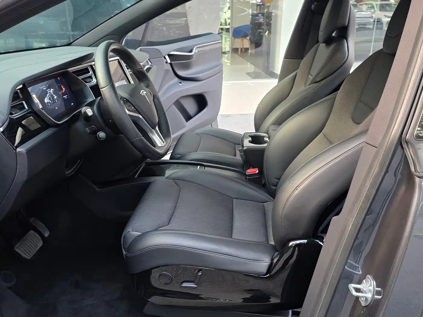TESLA MODEL X