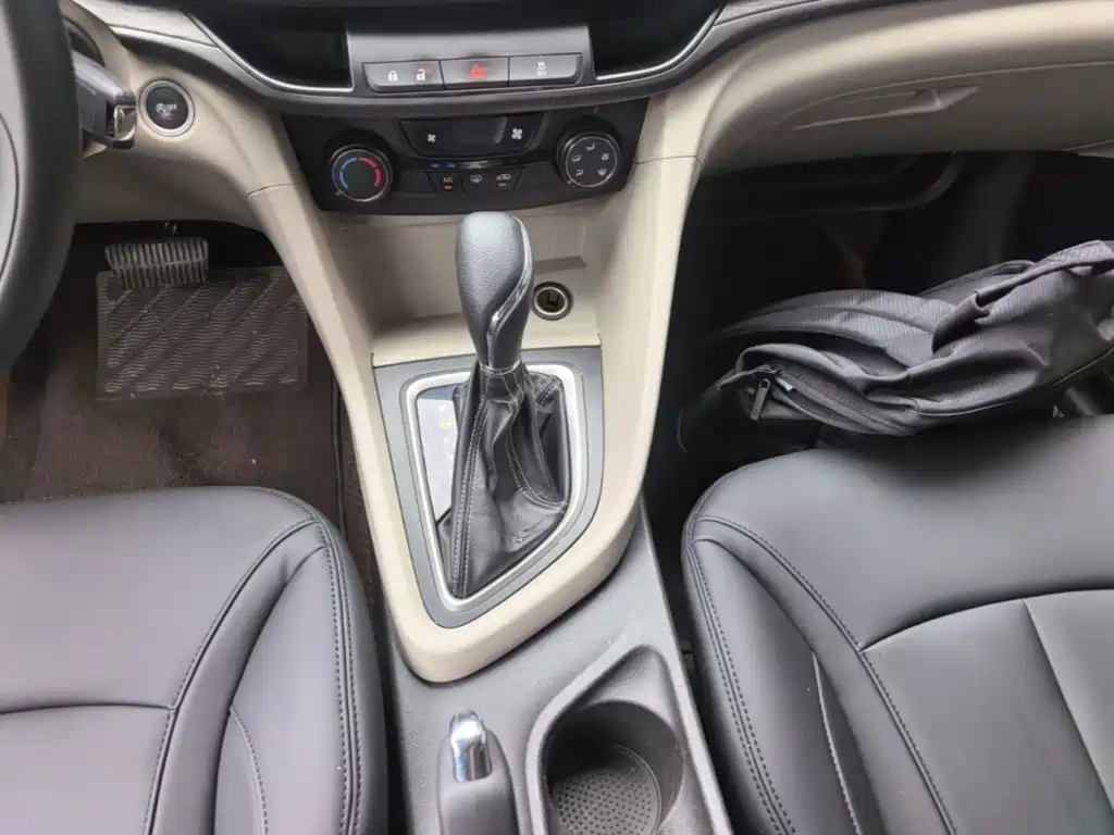 Фото 14 - Buick Excelle