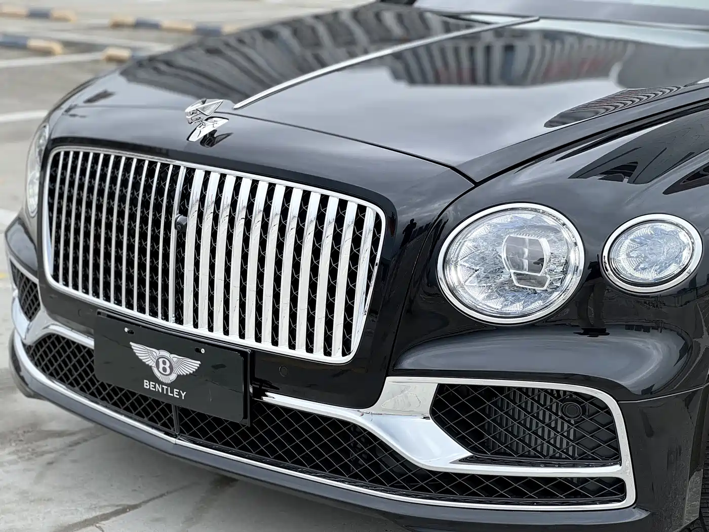 Bentley Flying Spur 2025 2024 V8 Edition 8