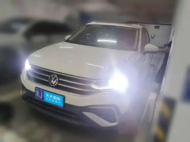 Volkswagen Tiguan L 2022 330TSI Automatic 2WD Smart Edition — фото 1